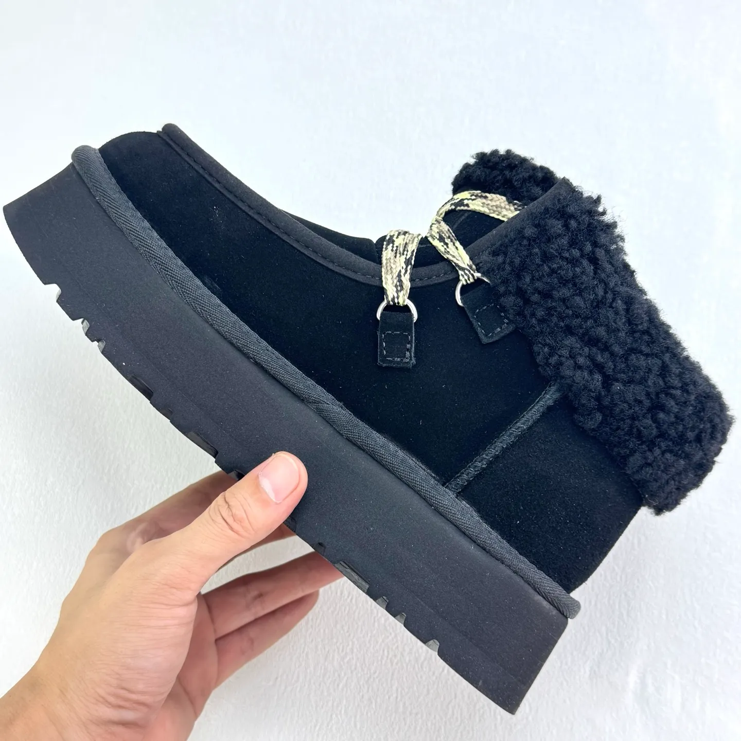 Self-pickup 💰560 Ugg Fukala lace-up boots 3954 The official website's main recommendation. A must-have for Maillard in autumn and winter. Every color matches well. The shape is super positive. The soles are increased by 3.8cm. Perfectly modifying the leg shape. Simple and elegant style. Must be arranged! size：35-40